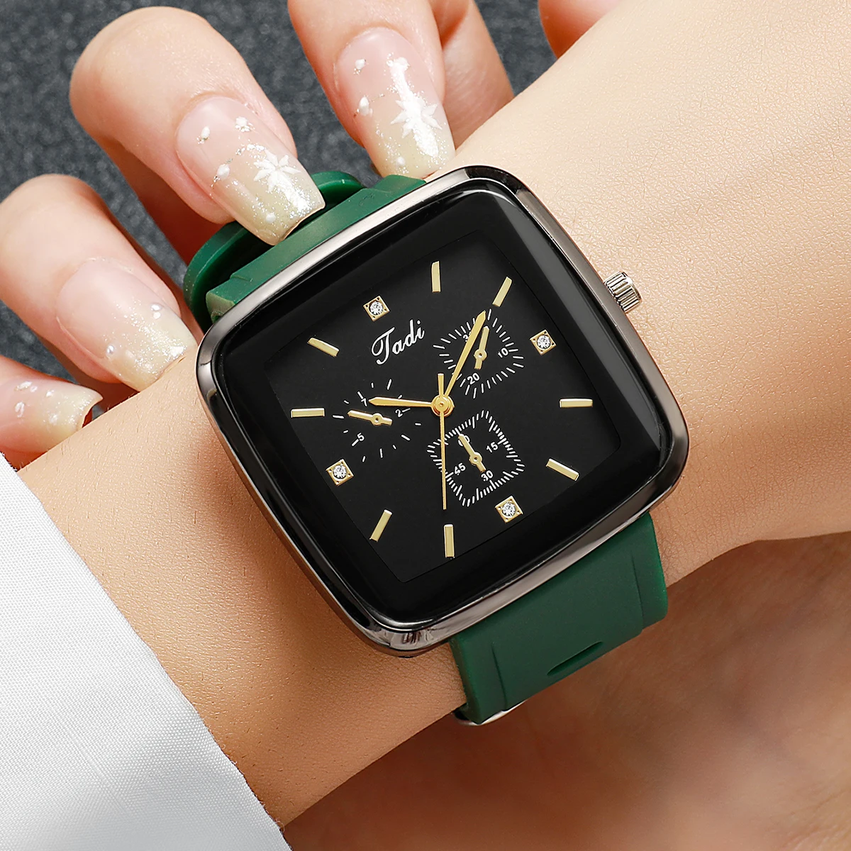 นาฬิกาข้อมือควอตซ์สำหรับผู้หญิ - Silicone Band Women บทวิจารณ์และราคา