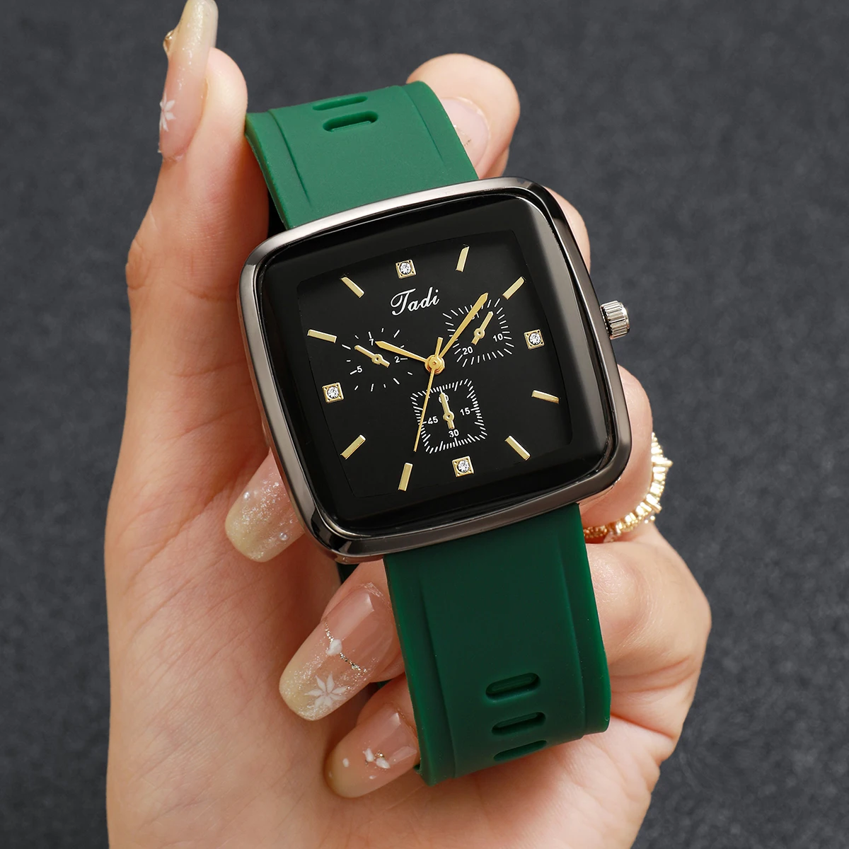 นาฬิกาข้อมือควอตซ์สำหรับผู้หญิ - Silicone Band Women บทวิจารณ์และราคา